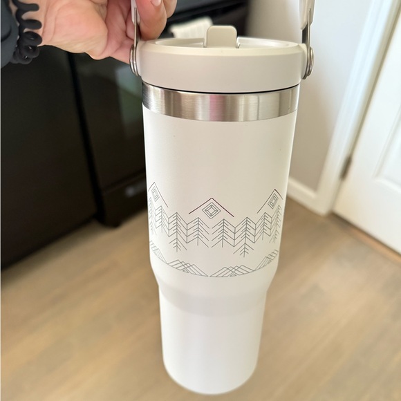 NWT Stanley White Stainless Steel Water Bottle Tumbler Winterscape - Picture 2 of 6